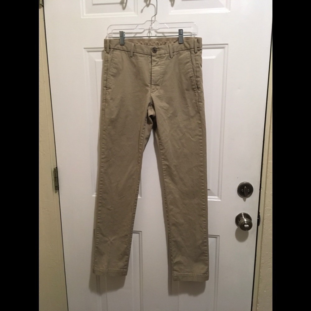 MENS - 30 x 34 Uniqulo khaki pants